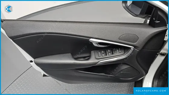 VOLVO V40 D3