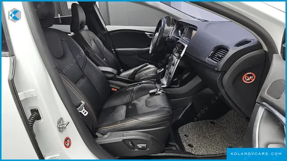 VOLVO V40 D3