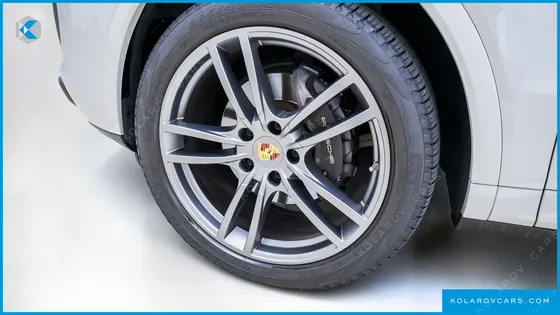 PORSCHE CAYENNE 3.0 COUPE PLATINUM EDITION