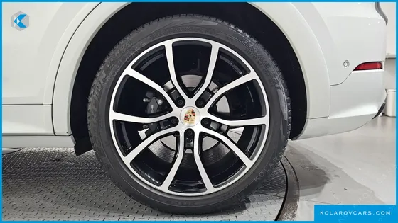 PORSCHE CAYENNE 3.0 COUPE PLATINUM EDITION