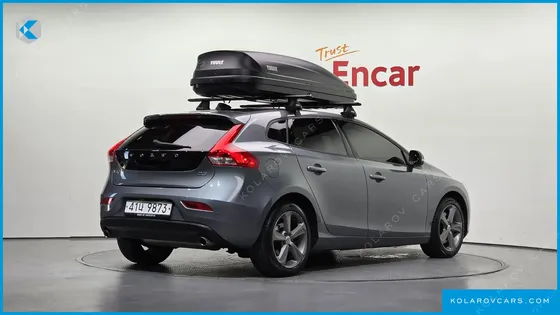 VOLVO V40 D3