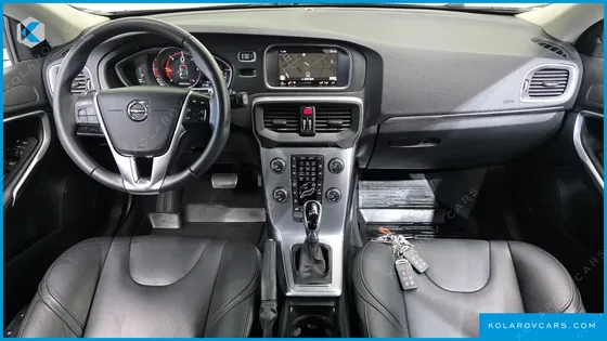 VOLVO V40 D3