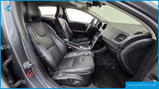 VOLVO V40 D3