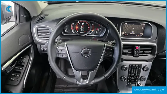 VOLVO V40 D3