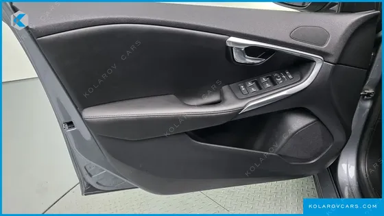 VOLVO V40 D3