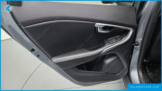 VOLVO V40 D3