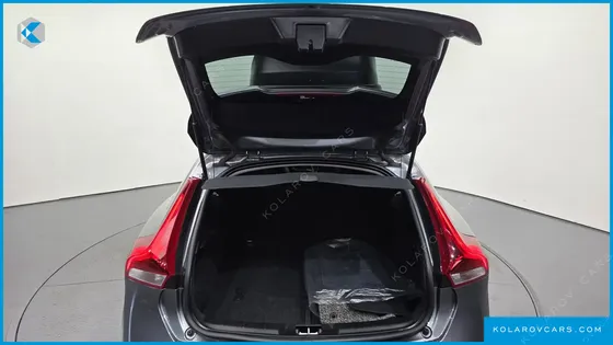 VOLVO V40 D3