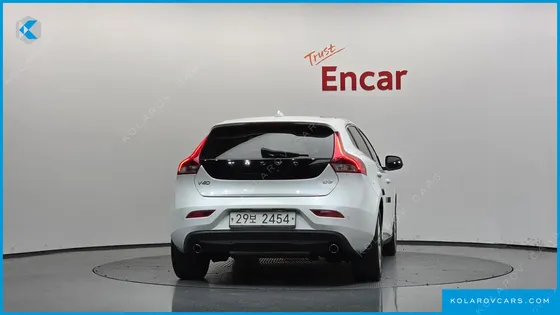 VOLVO V40 D3