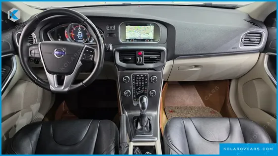 VOLVO V40 D3