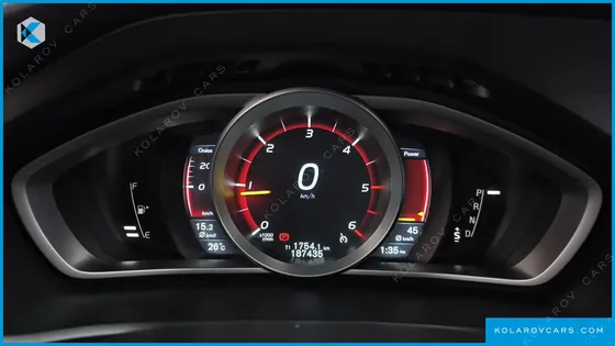 VOLVO V40 D3