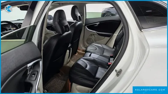 VOLVO V40 D3
