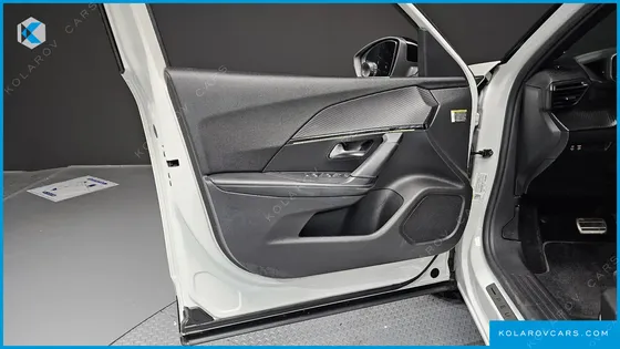 PEUGEOT 2008 EV GT