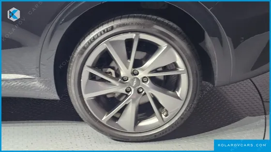 GENESIS GV70 2.5T GASOLINE 2WD