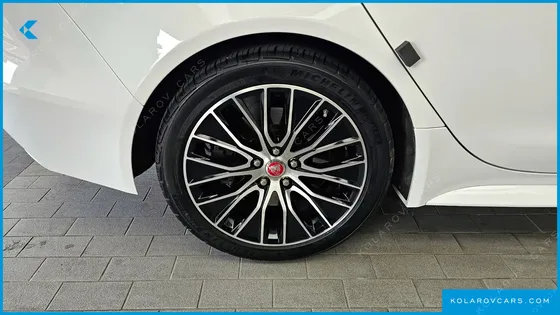 JAGUAR XE D180 R-DYNAMIC S
