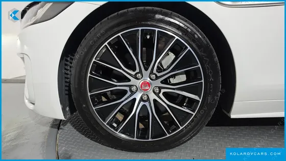 JAGUAR XE D180 R-DYNAMIC S