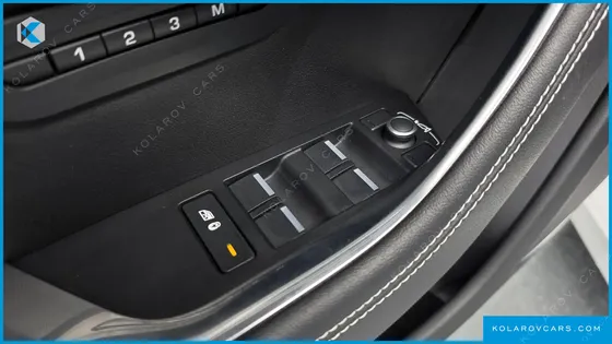 JAGUAR XE D180 R-DYNAMIC S