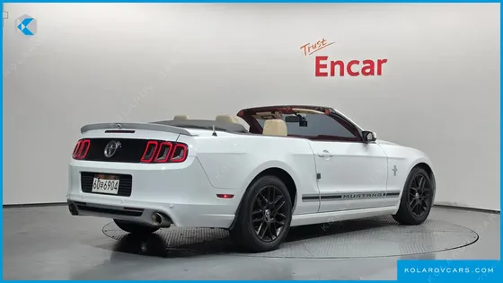 FORD MUSTANG CONVERTIBLE