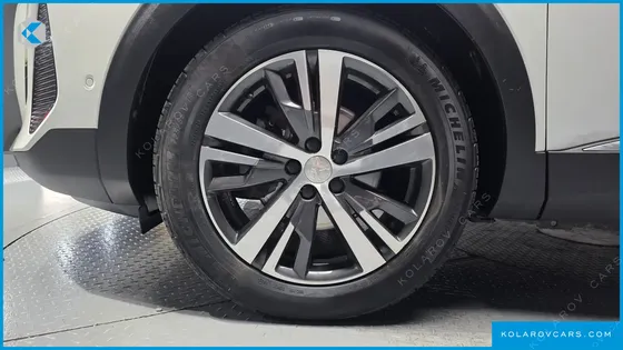 PEUGEOT 3008 1.2 PURE TECH ALLURE