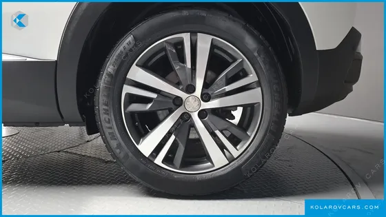 PEUGEOT 3008 1.2 PURE TECH ALLURE