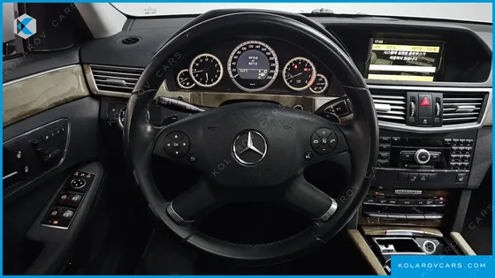 MERCEDES E-CLASS E300 ELEGANCE