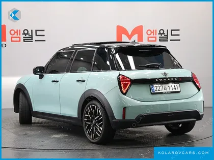 MINI COOPER 5 DOOR FAVOURED