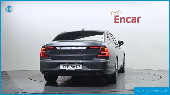 VOLVO S90 D4 MOMENTUM