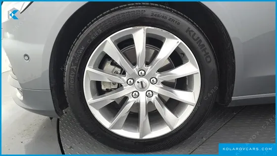 VOLVO S90 D4 MOMENTUM