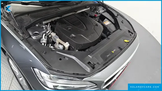 VOLVO S90 D4 MOMENTUM