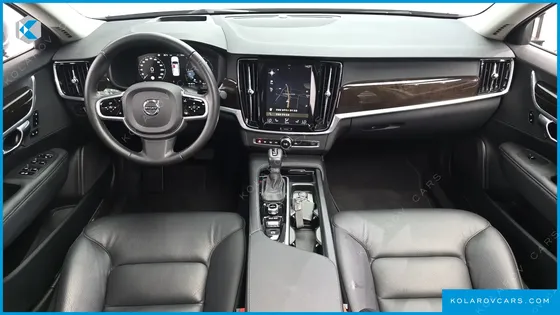 VOLVO S90 D4 MOMENTUM