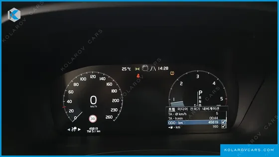 VOLVO S90 D4 MOMENTUM