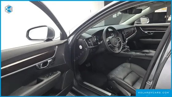 VOLVO S90 D4 MOMENTUM