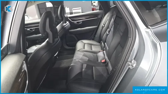 VOLVO S90 D4 MOMENTUM