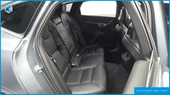 VOLVO S90 D4 MOMENTUM