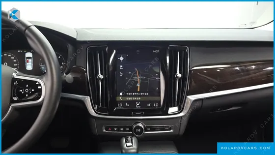 VOLVO S90 D4 MOMENTUM