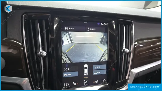 VOLVO S90 D4 MOMENTUM