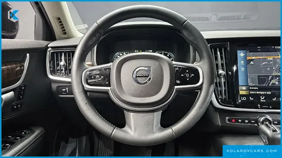 VOLVO S90 T5 MOMENTUM