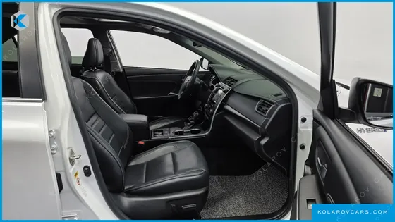 TOYOTA CAMRY HYBRID XLE