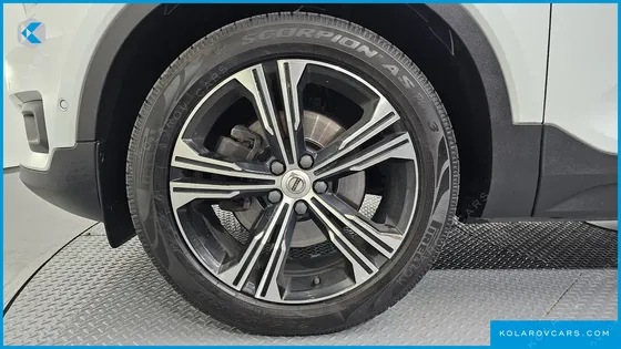 VOLVO XC40 B4 INSCRIPTION