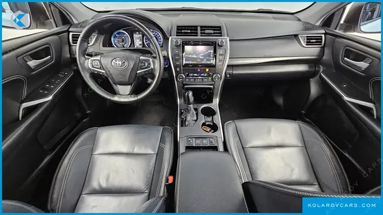 TOYOTA CAMRY HYBRID XLE