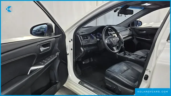 TOYOTA CAMRY HYBRID XLE