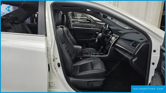 TOYOTA CAMRY HYBRID XLE