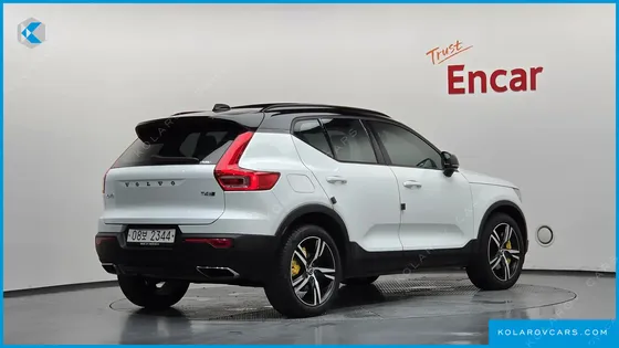 VOLVO XC40 T4 R-DESIGN