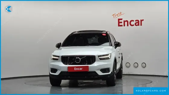VOLVO XC40 T4 R-DESIGN