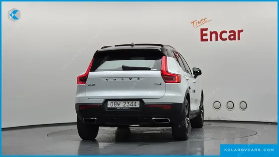 VOLVO XC40 T4 R-DESIGN