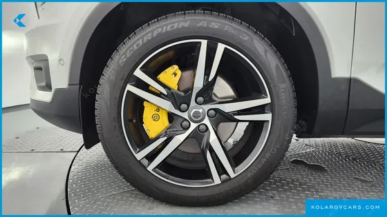 VOLVO XC40 T4 R-DESIGN
