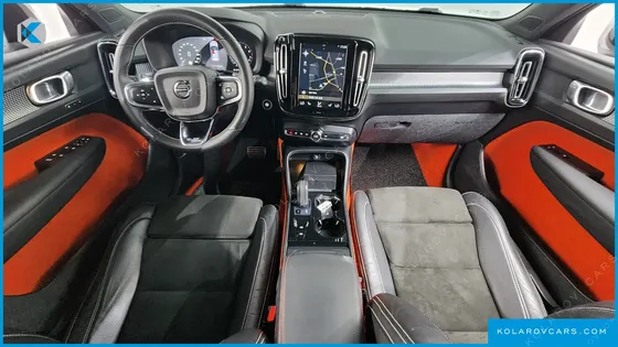 VOLVO XC40 T4 R-DESIGN
