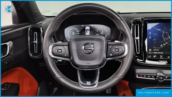 VOLVO XC40 T4 R-DESIGN