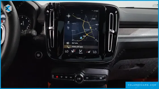 VOLVO XC40 T4 R-DESIGN