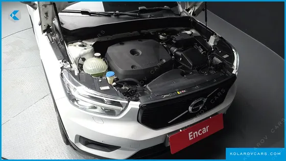VOLVO XC40 T4 R-DESIGN
