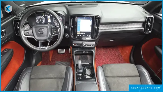 VOLVO XC40 T4 R-DESIGN
